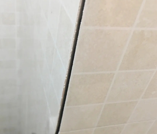 北海市瓷砖空鼓维修公司分享阳台瓷砖脱落的修复过程可以分为以下几个步骤
