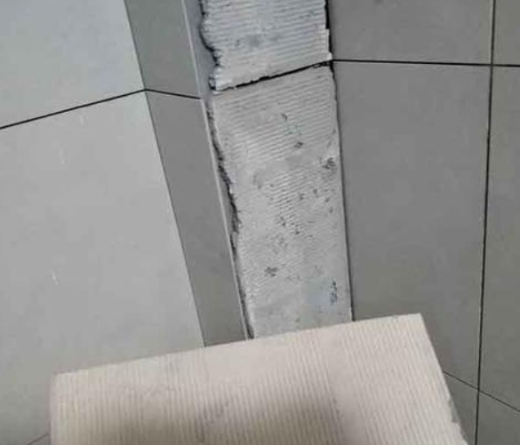 北海市瓷砖空鼓维修公司分享下厨房瓷砖脱落的补救措施。